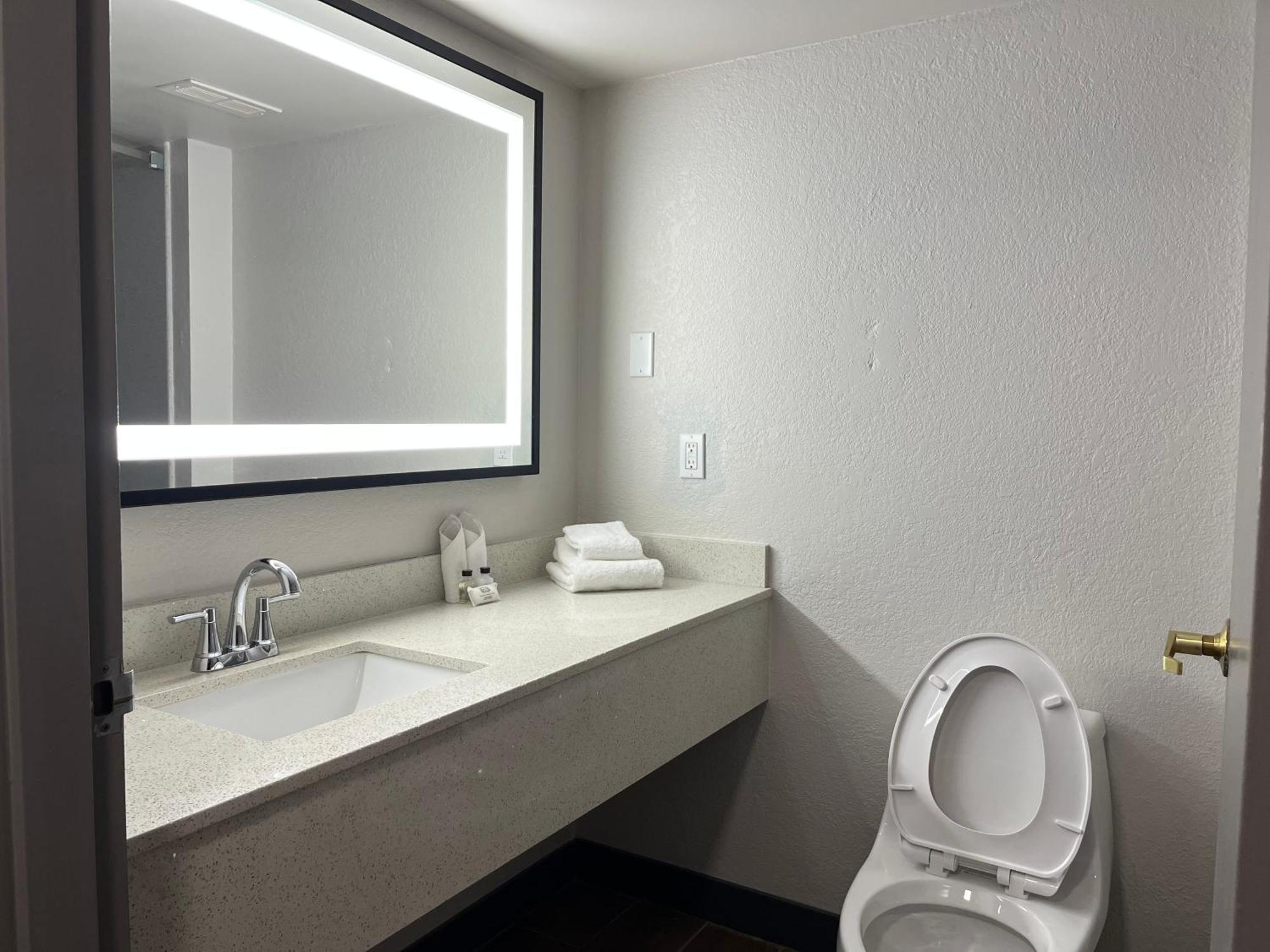 Sky Point & - Atlanta Airport Hotel