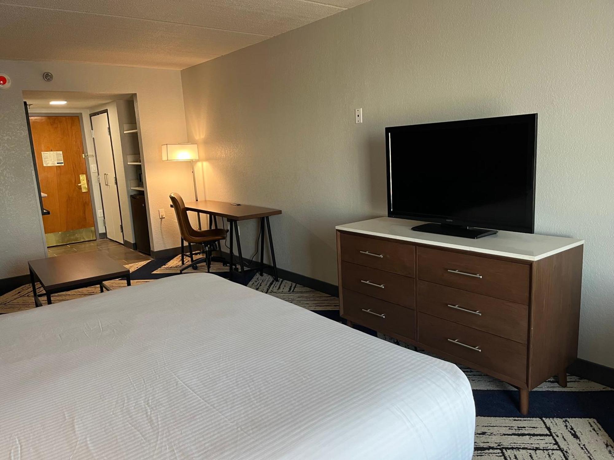 Hotel Western Y Airport South 3*
