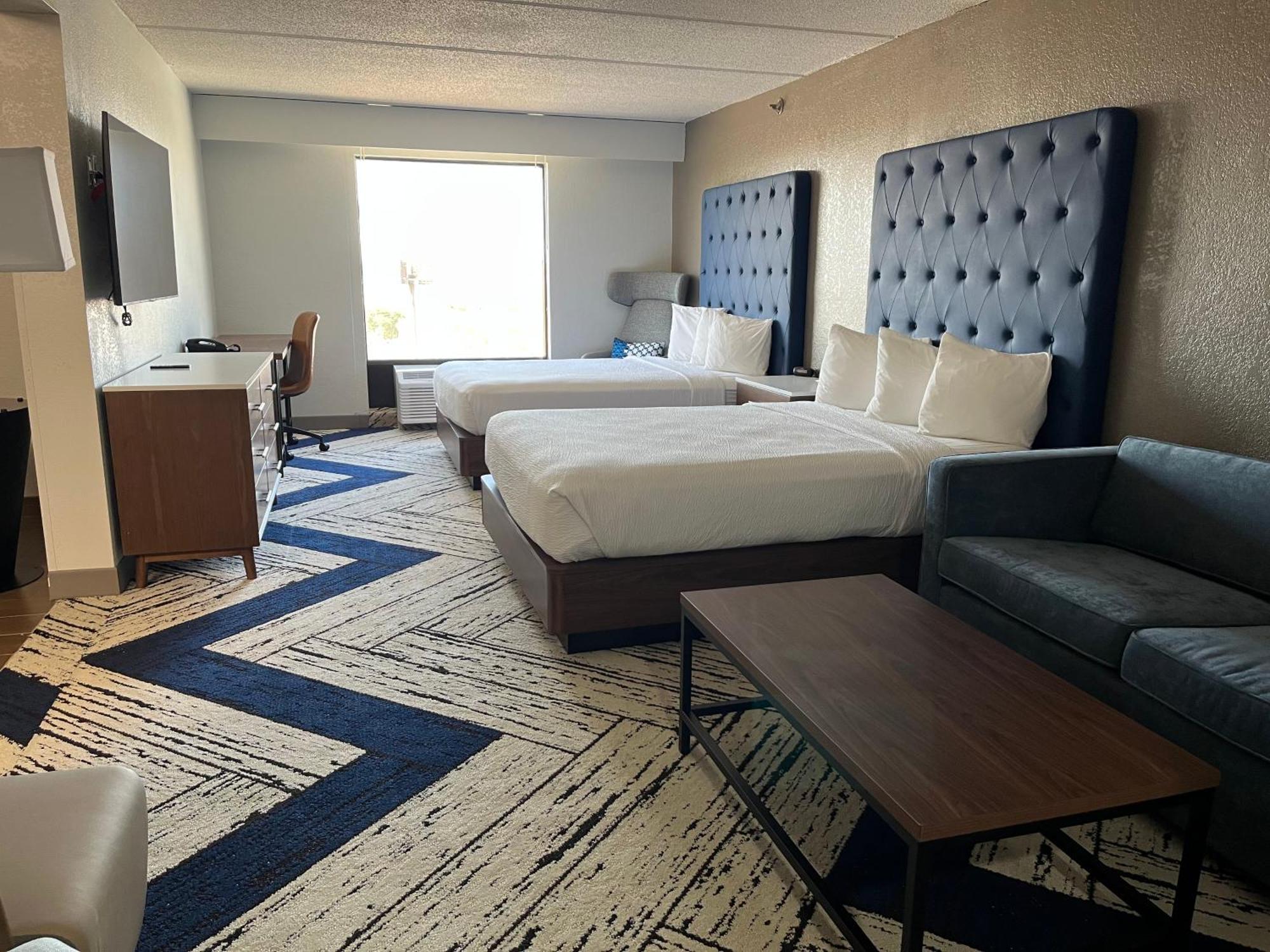 Western Y Airport South 3*