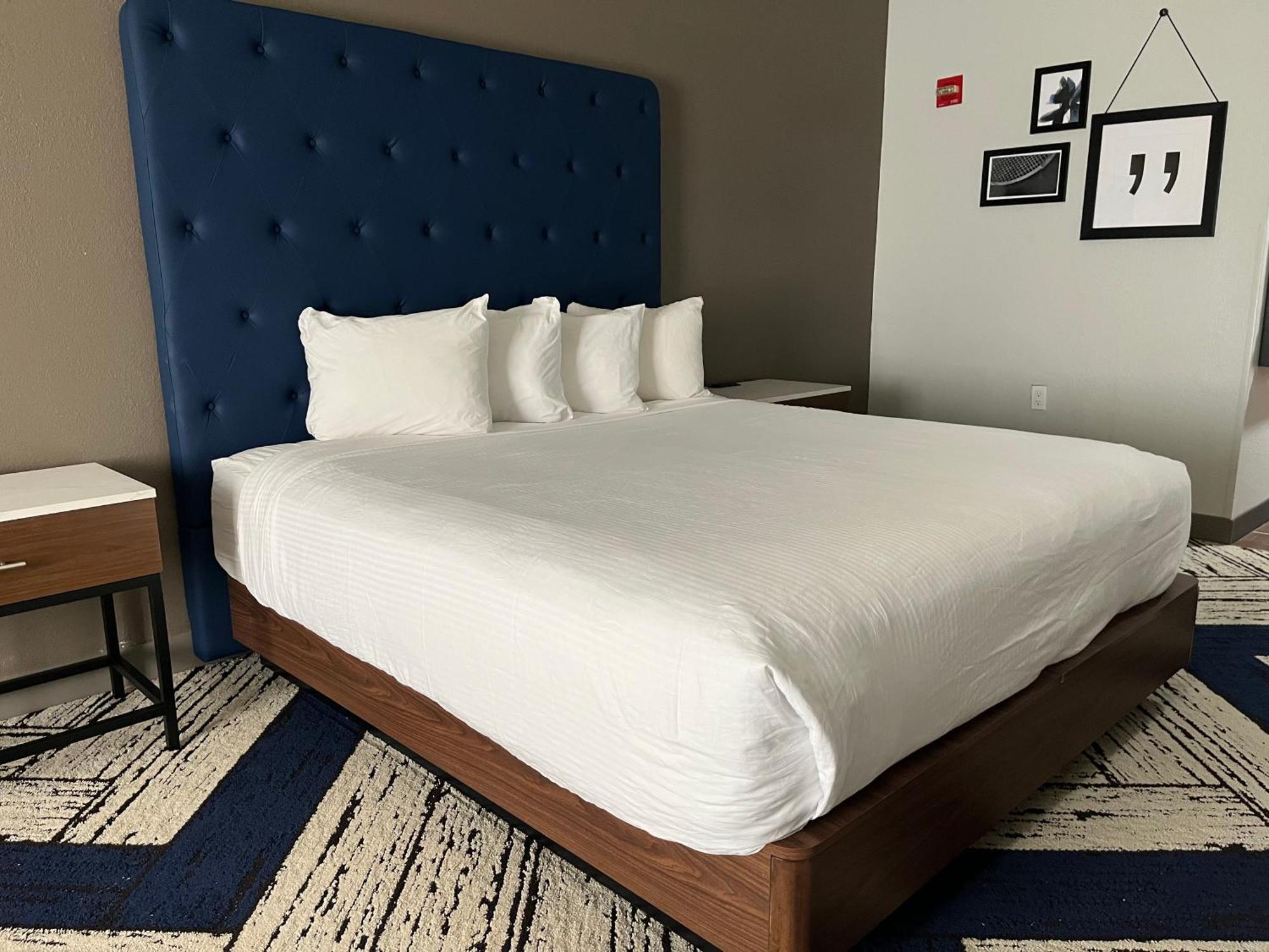 Sky Point & - Atlanta Airport Hotel
