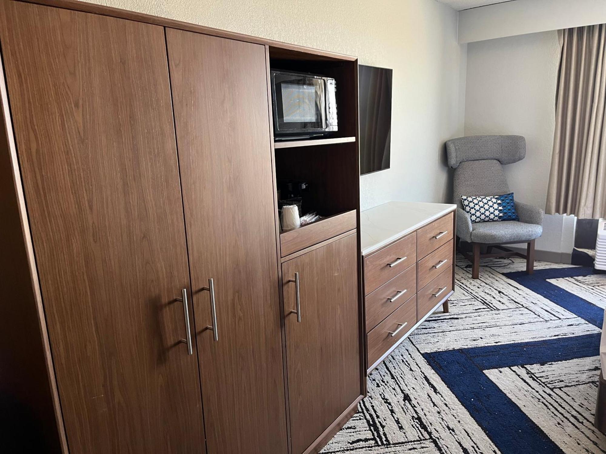 Hotel Western Y Airport South 3*