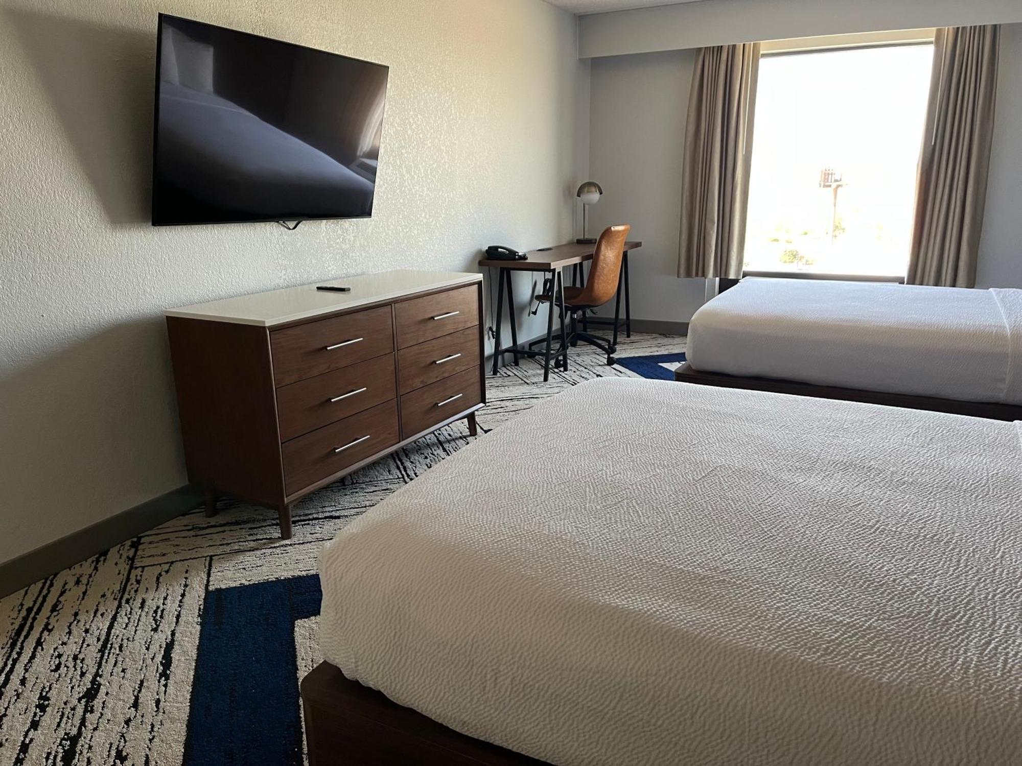 Western Y Airport South Hotel Forest Park