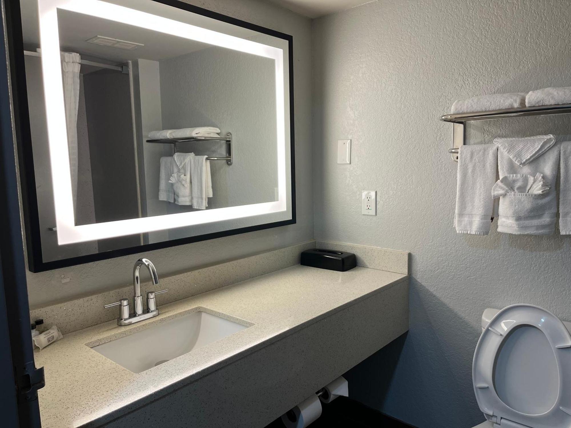 Hotel Sky Point & - Atlanta Airport Forest Park