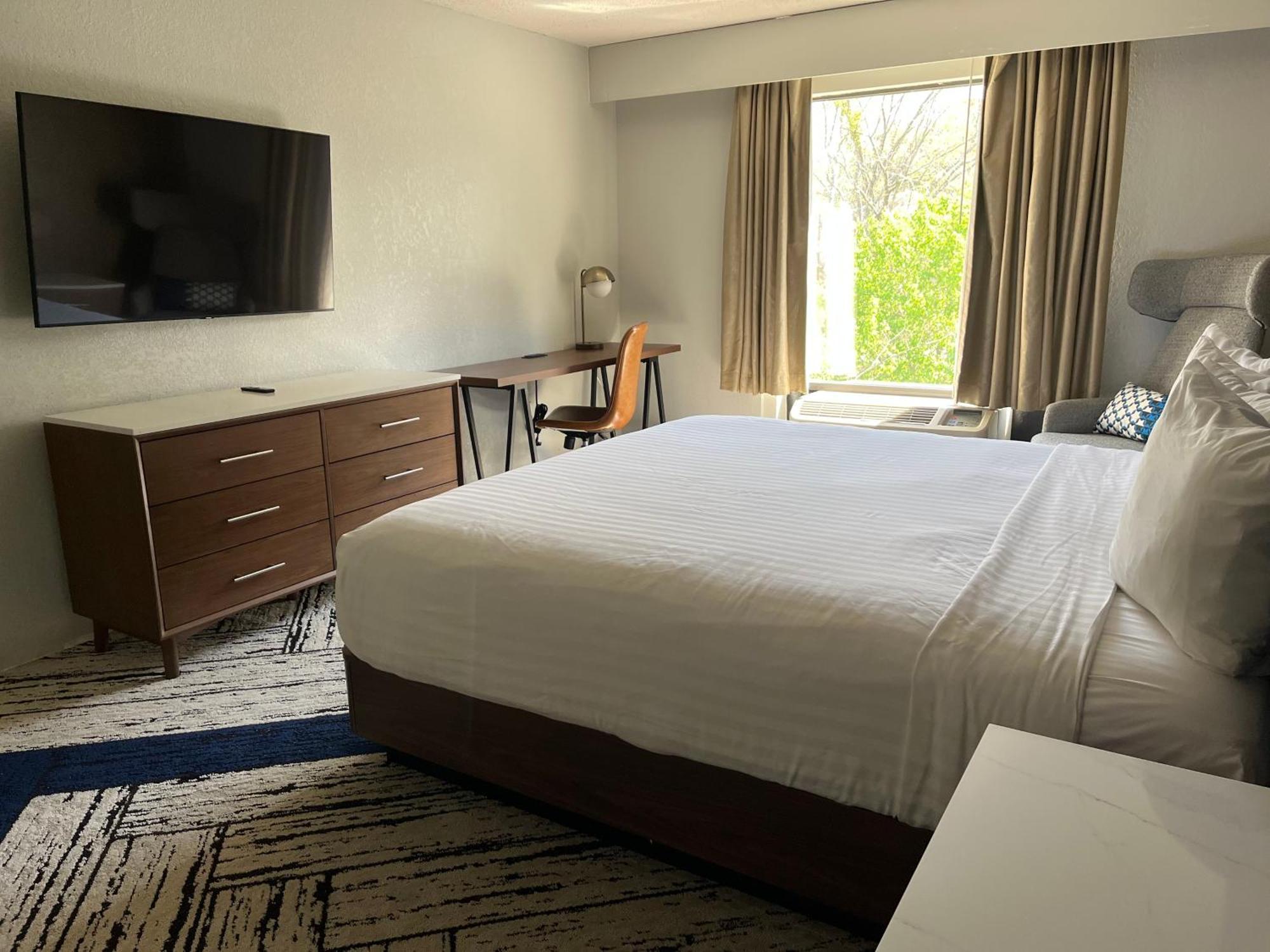 Sky Point & - Atlanta Airport Hotel